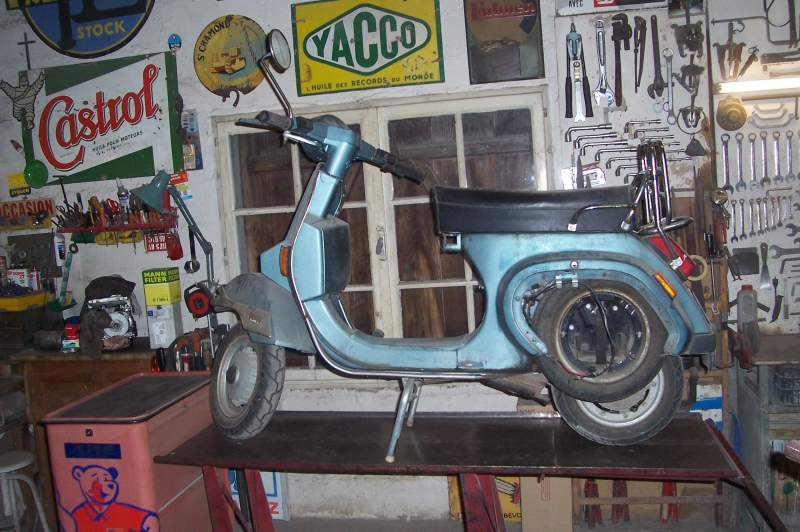 RESTAURATION SCOOTER VESPA PK80 DE 1984