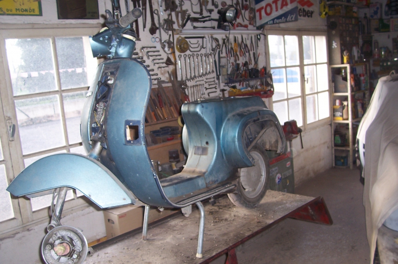 RESTAURATION SCOOTER VESPA PK80 DE 1984