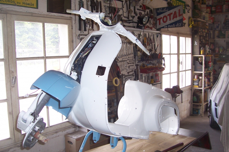 RESTAURATION SCOOTER VESPA PK80 DE 1984